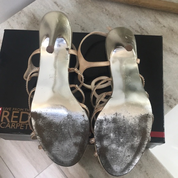 E Live From The Red Carpet Gold Satin Sandals - Picture 4 of 7